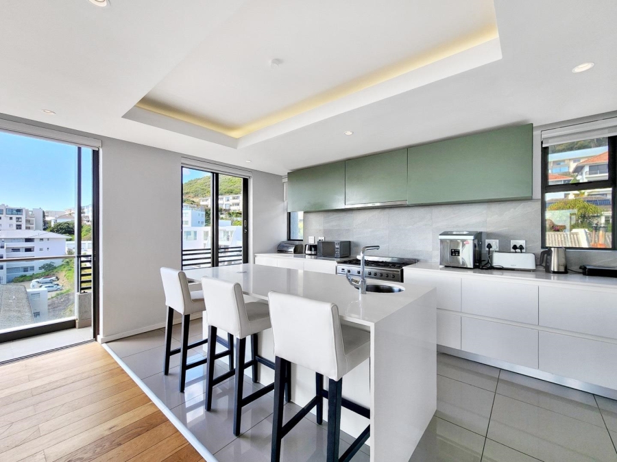 To Let 4 Bedroom Property for Rent in Sea Point Western Cape